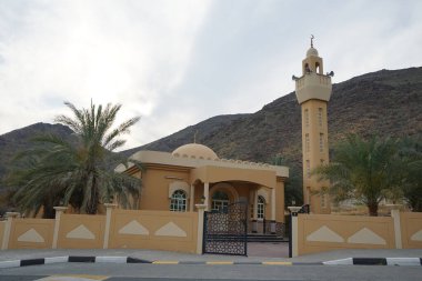 Masjed Moses Bin Naseer Khor Fakkan 'da bulunuyor. Bir cami, bir mescit Müslümanlar için bir ibadettir. Al Mudeife 5, Sharjah, Vereinigte Arap Emirliği. 
