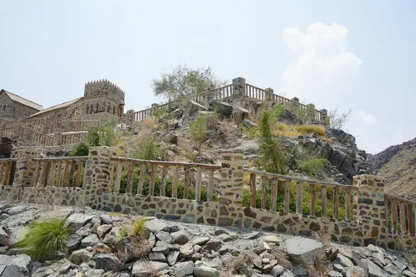 Nisan ayında eski köy Najd Al Miqsar 'daki binaların manzarası. Najd Al Miqsar, Khor Fakkan 'ın batısında, BAE' nin başkenti Sharjah 'ta terk edilmiş tarihi bir yerleşim yeridir.. 