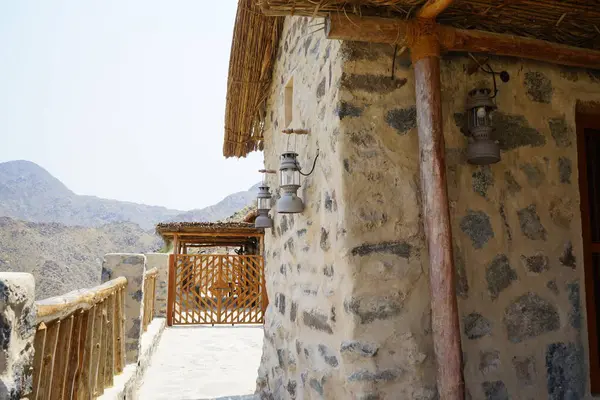 Nisan ayında eski köy Najd Al Miqsar 'daki binaların manzarası. Najd Al Miqsar, Khor Fakkan 'ın batısında, BAE' nin başkenti Sharjah 'ta terk edilmiş tarihi bir yerleşim yeridir.. 