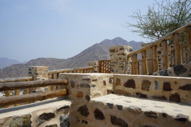 Nisan ayında eski köy Najd Al Miqsar 'daki binaların manzarası. Najd Al Miqsar, Khor Fakkan 'ın batısında, BAE' nin başkenti Sharjah 'ta terk edilmiş tarihi bir yerleşim yeridir.. 