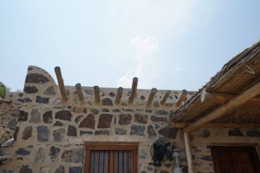 Nisan ayında eski köy Najd Al Miqsar 'daki binaların manzarası. Najd Al Miqsar, Khor Fakkan 'ın batısında, BAE' nin başkenti Sharjah 'ta terk edilmiş tarihi bir yerleşim yeridir.. 