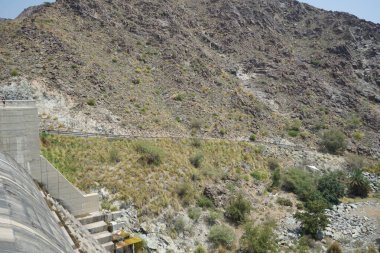 Al Rafisah Barajı manzarası, Wadi Wshee, Sharjah, BAE 'de pitoresk bir yerde.. 