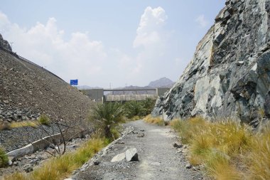 Al Rafisah Barajı manzarası, Wadi Wshee, Sharjah, BAE 'de pitoresk bir yerde.. 