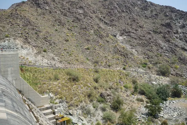 Al Rafisah Barajı manzarası, Wadi Wshee, Sharjah, BAE 'de pitoresk bir yerde.. 