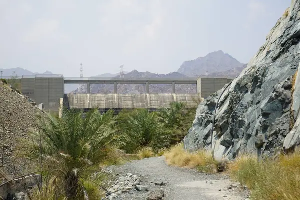 Al Rafisah Barajı manzarası, Wadi Wshee, Sharjah, BAE 'de pitoresk bir yerde.. 