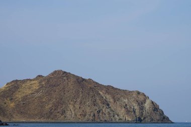 Nisan ayında Khor Fakkan Sahili 'nden Umman Körfezi' nin manzarası. Khor Fakkan, Sharjah, BAE.