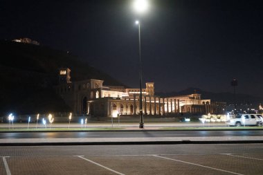 Khor Fakkan, Sharjah, BAE - 29 Nisan 2023: Nisan 'da Khor Fakkan Amfitiyatrosunun görüntüsü. Khor Fakkan Amfitiyatrosu, Khor Fakkan 'da yer alan bir açık hava tiyatrosudur. Rughaylat Yolu, Al Mudeife 1.   