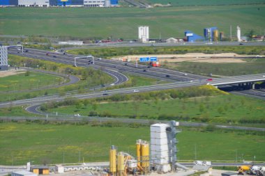 Berlin Brandenburg Havaalanı yakınlarındaki Almanya 'daki bir uçak penceresinden görüntüyü al.. 