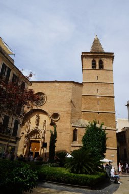 Palma, Mallorca, İspanya - 11 Eylül 2023: St. Michael Bazilikası, İspanya 'nın Mallorca kentindeki eski Palma kasabasında bir kilisedir. Mallorca piskoposluğundaki kilise Başmelek Michael 'a adanmıştır ve küçük bir bazilika unvanına sahiptir.. 