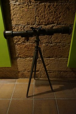 Tesadüf aralığı bulucu ya da tesadüfi telemeter, bir operatöre görünür bir nesnenin uzaklığını belirlemek için bir optik cihaz ve üçgenleme prensibini kullanan bir tür mesafe bulucusudur. San Carlos Kalesi, Palma, Mallorca.