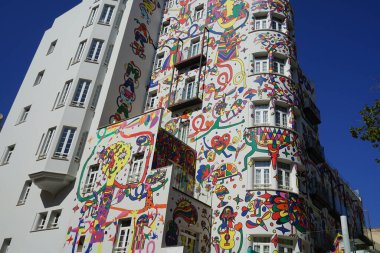 Palma, Mallorca, İspanya - 10 Eylül 2023: Modern sanat tarzında dışarıda resmedilmiş güzel Hotel Artmadams manzarası.