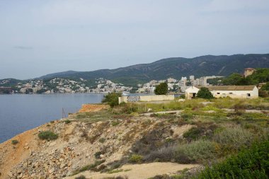 Eylül ayında İspanya 'nın Balearic Adaları, Palma de Mallorca kentinde bulunan Akdeniz kıyılarının manzarası.                                