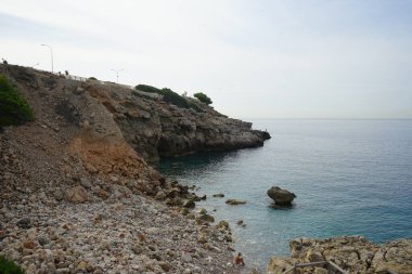 Eylül ayında İspanya 'nın Balearic Adaları, Palma de Mallorca kentinde bulunan Akdeniz kıyılarının manzarası.                                