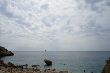 Palma, Mallorca, İspanya - 13 Eylül 2023: Eylül 'de Palma de Mallorca, Balearic Adaları' ndaki Akdeniz kıyılarının manzarası.