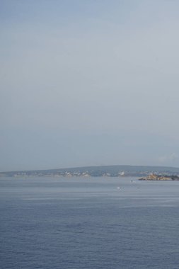 Eylül ayında İspanya 'nın Balearic Adaları, Palma de Mallorca kentinde bulunan Akdeniz kıyılarının manzarası.                                