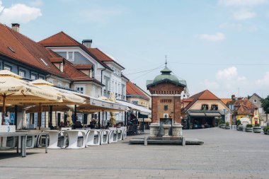 SAMOBOR CROATIA - 1 Haziran 2023: Zagreb yakınlarındaki küçük bir kasaba olan Samobor 'un ana meydanı.