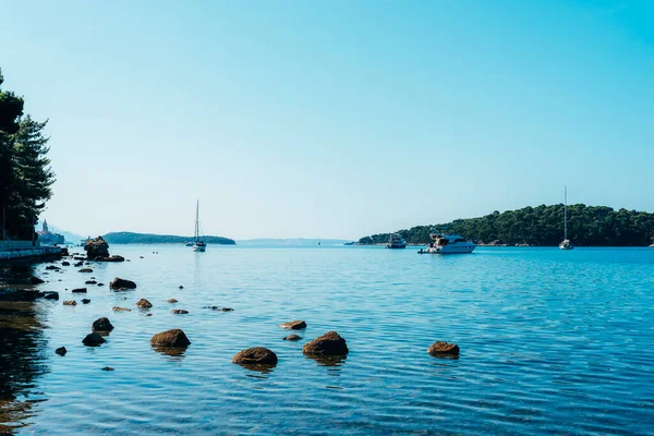 Vacker Havsutsikt Med Båtar Yachter Och Öar Bakgrunden Rab Kroatien — Stockfoto