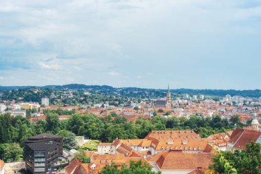 Avusturya 'nın Graz kentinin havadan görünüşü.
