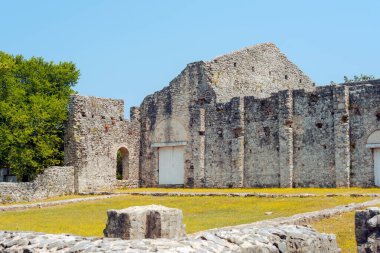 Hırvatistan 'ın Krk adası Omisalj yakınlarındaki Fulfinium Mirine antik Roma antik sahası.