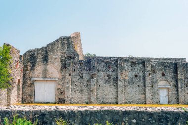 Hırvatistan 'ın Krk adası Omisalj yakınlarındaki Fulfinium Mirine antik Roma antik sahası.