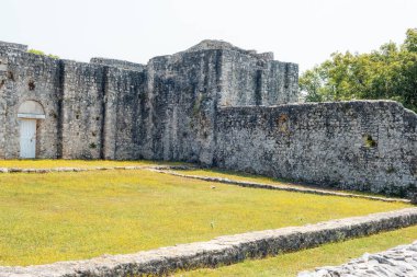 Hırvatistan 'ın Krk adası Omisalj yakınlarındaki Fulfinium Mirine antik Roma manzarası.