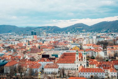 Avusturya 'nın ikinci büyük kenti Graz' ın havadan görünüşü.