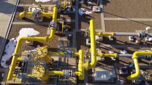 Вид Сверху Желтые Трубы Символизирующие Инженерные Чудеса Желтые Трубы Современные — стоковое видео