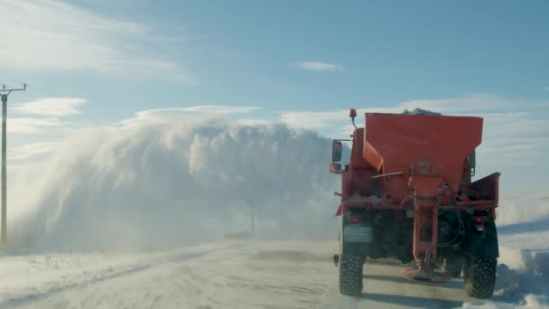 Arado Nieve Dispersando Nieve Lado Manteniendo Seguridad Vial Snowplow Obras — Vídeos de Stock
