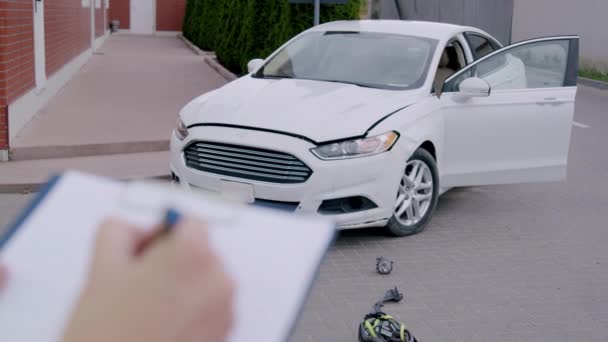 Kaza Mahalli Müfettiş Diyagramları Kaza Hasarlı Araba Kağıt Üzerinde Kaza — Stok video