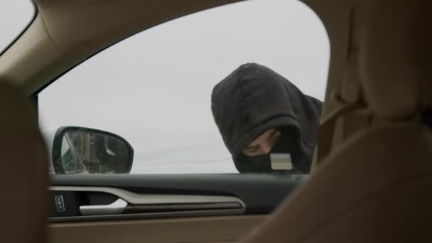 Hoțul Mașină Deblochează Vederea Vehiculului Din Interiorul Mașinii Hoțul Mașină — Videoclip de stoc
