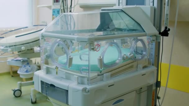 Inneren Der Neugeborenenstation Finden Babys Trost Der Wärme Des Brutkastens — Stockvideo