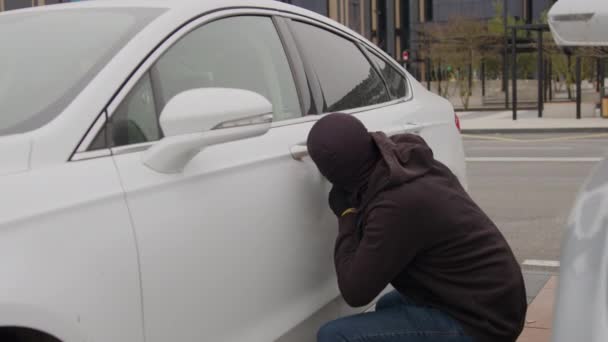 Kocsitolvaj Ellopott Egy Másik Járművet Bűnöző Tolvaj Ellopja Járművet Elhajt — Stock videók