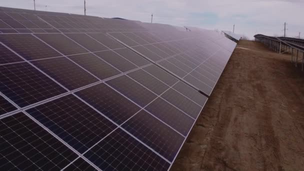 Painéis Energia Solar Paisagem Convertendo Luz Solar Energia Renovável Limpa — Vídeo de Stock