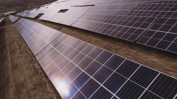 Solární Panely Demonstrují Krásu Výroby Zelené Energie Solární Energie Jako — Stock video
