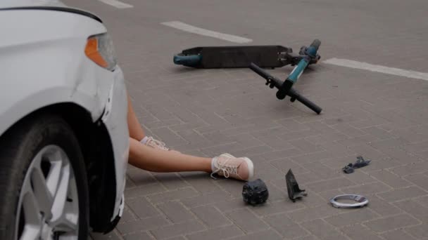 Сцена Захоплює Після Аварії Виявляючи Після Автомобіль Вражає Електричний Скутер — стокове відео