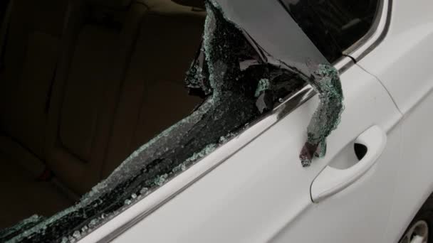 Roztrzaskane Szkło Samochodach Wskazuje Niedawne Kradzieże Rozrzucone Fragmenty Rozpowszechnienia Przestępstw Filmik Stockowy