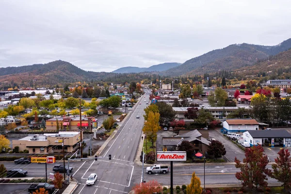 November 2022 Grants Pass Oregon Les Schwab Und Autozone Grants — Stockfoto