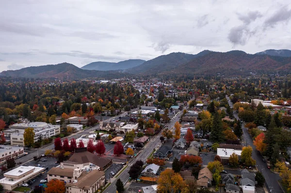 Downtown Grants Pass Oregon Aerial Photo Vibrant Fall Colors — Stock Photo, Image