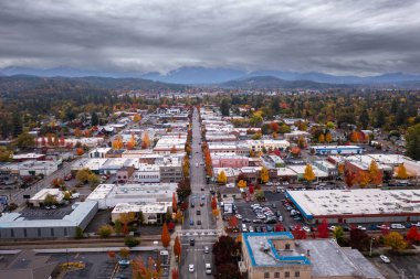 Grant Geçidi, Oregon. Güney Oregon 'da şehir. Sonbahar mevsiminde İHA fotoğrafı. 