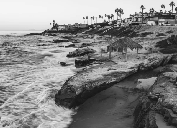 Windansea Beach Jolla Californië Met Historische Surfhut Zwart Wit Foto — Stockfoto