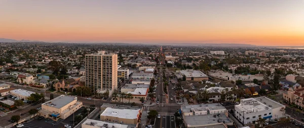 Chula Vista, California 'da 3. Cadde, şehrin havadan görünüşü.. 