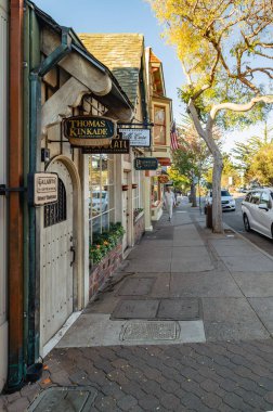 24 Kasım 2022, Carmel by the Sea, California. Carmel, Kaliforniya, ABD 'deki mağazalar..