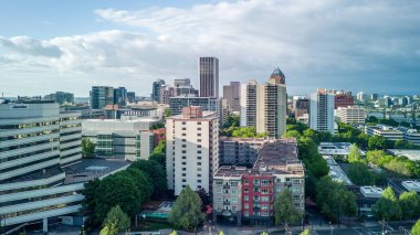 Portland Eyalet Üniversitesi Apartman ve yatakhanelerinin manzarası. Hava aracı görüntüsü.