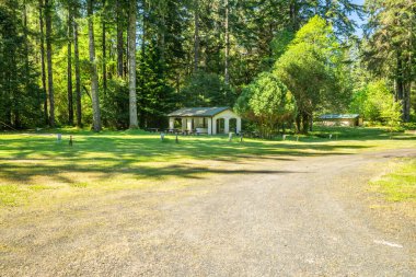  Batı Laverne İlçesi Park Çardağı, Coquille, Güney Oregon.