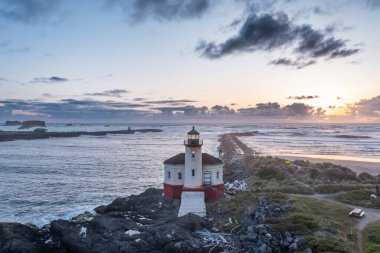 Bandon, Oregon, ABD 'deki Coquille River Deniz Feneri. Oregon Sahili tarihi deniz feneri. 