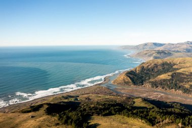 California 'daki Mattole Nehri' ndeki kamp alanı. 
