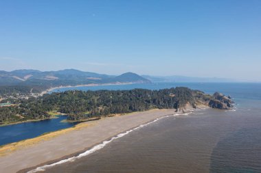 Güney Oregon Sahil Hattı 'ndaki Port Orford Heads. Drone görünümü. 
