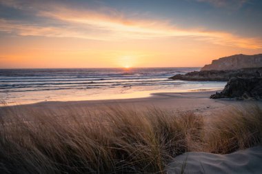 Oregon Sahili 'nin güzel manzarası ve manzarası İlkbaharda Bandon Oregon' da