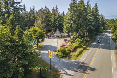 4 Haziran 2025, Port Orford, Oregon. Karavan parkının girişi 101 numaralı otoyolda, Oregon Limanı 'nda.