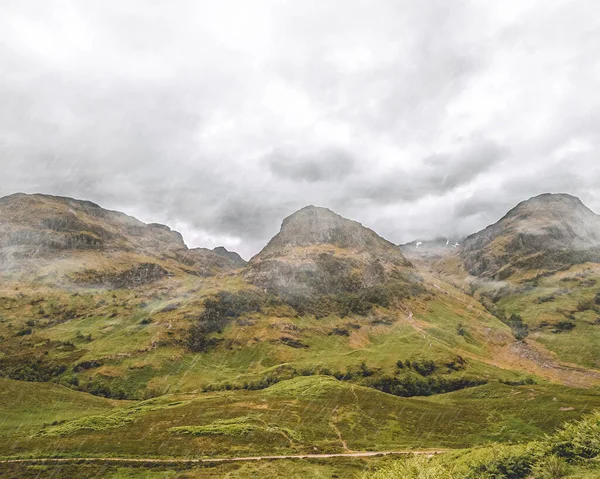 Contempla Las Impresionantes Vistas Three Sisters Glencoe Escocia Las Montañas — Foto de Stock